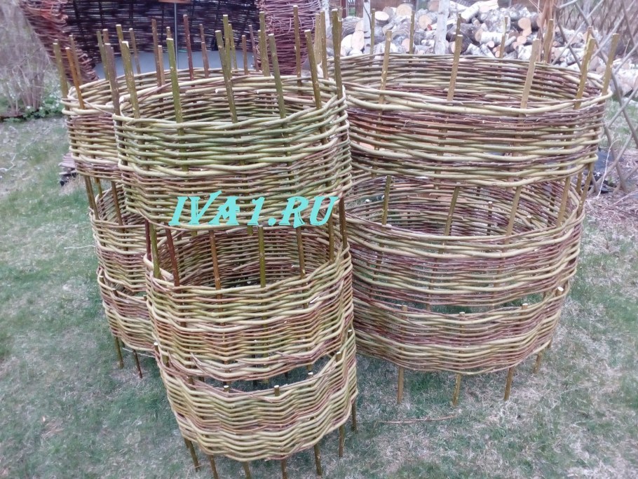 Плетеный заборчик для клумбы