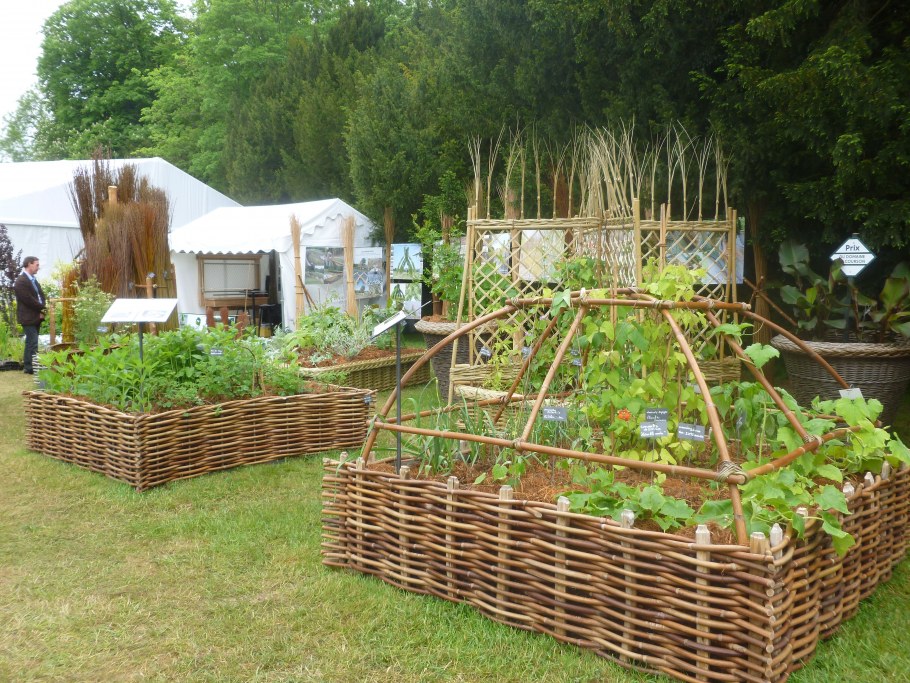 Грядки огороженные плетни из лозы средневековье