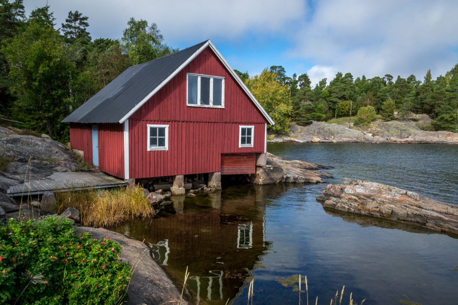 Домик у реки в Йёльстере. Норвегия