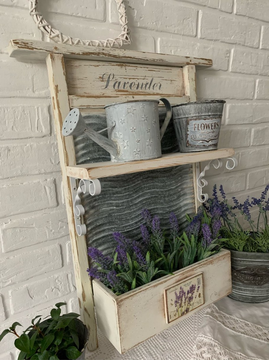 Элементы интерьера полка