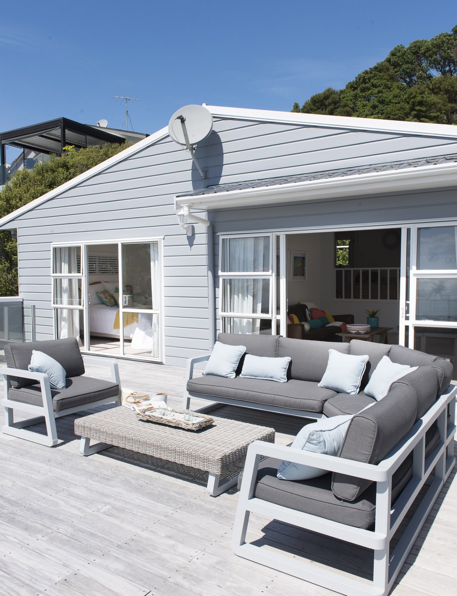 Веранда серо-белая