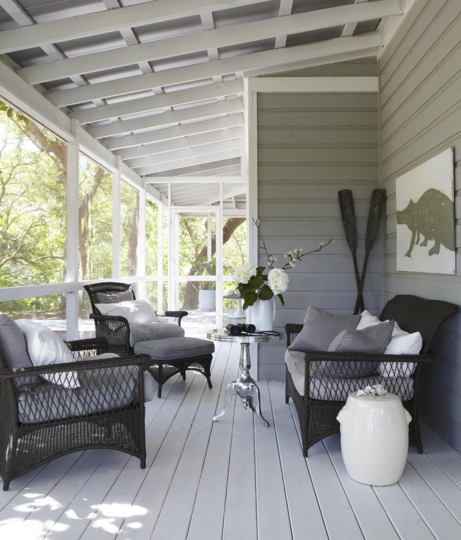 Маленький домик с верандой