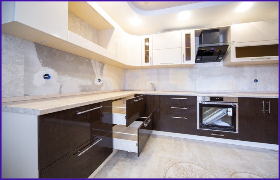 Кухня в черно бежевых тонах