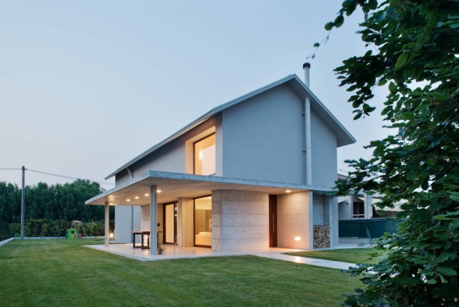 Дом в скандинавском стиле двухэтажный с панорамными окнами