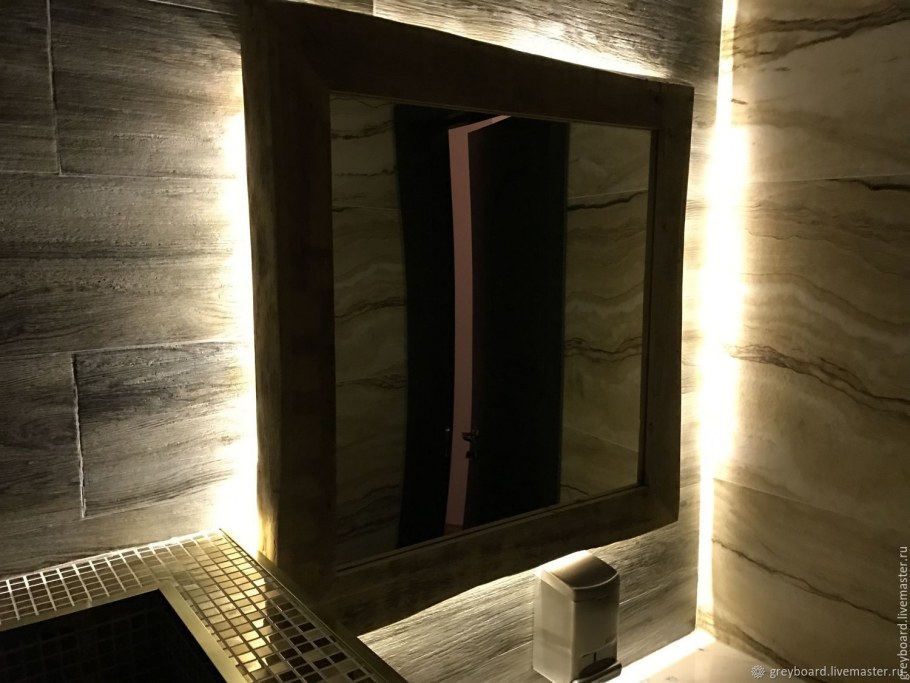 Зеркало из амбарной доски