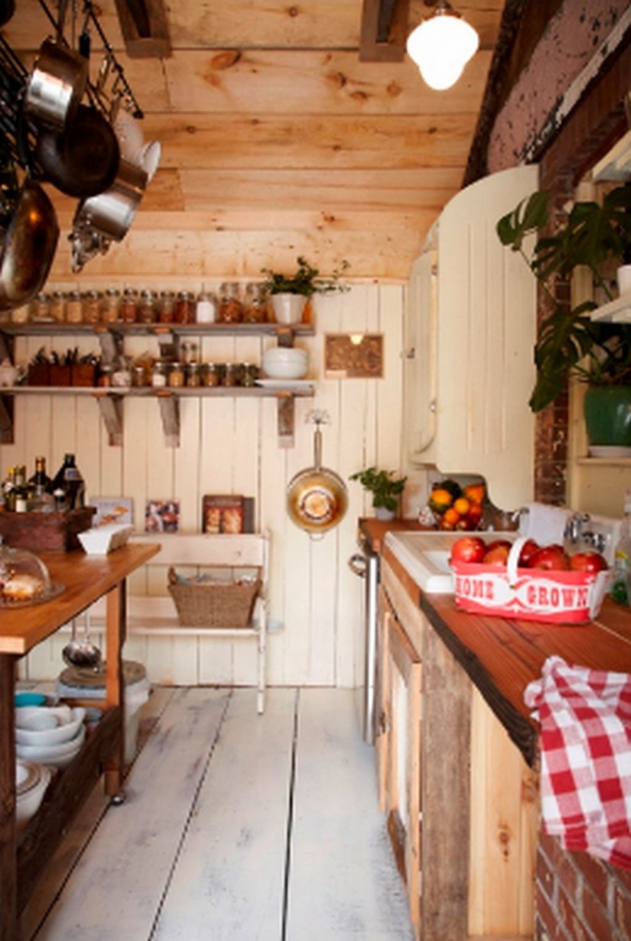 Уютная кухня на даче