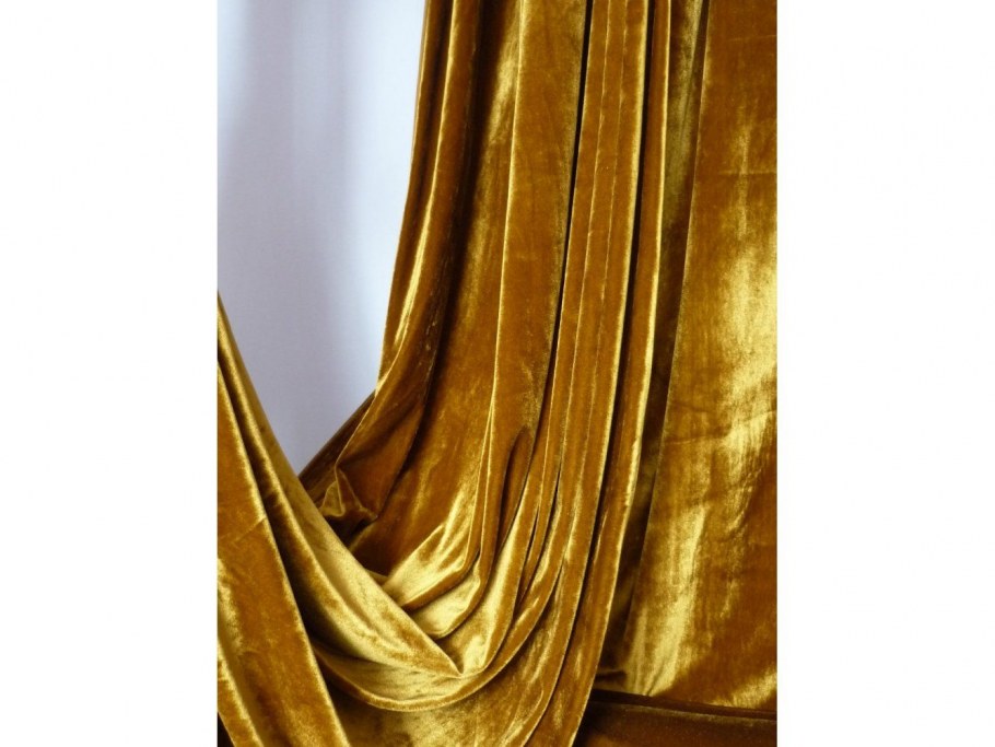 Шторы бархатные золотые