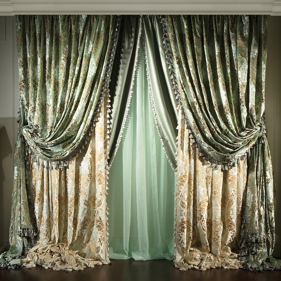 Шторы с вензелями