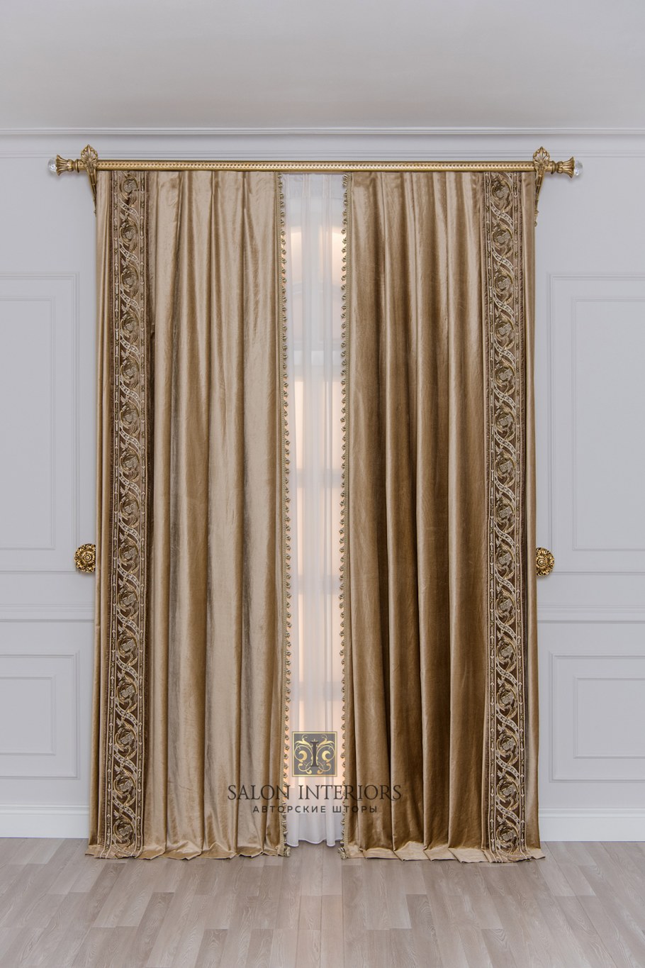 Бархат расшитый шелком