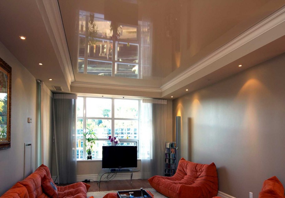 Глянцевый натяжной потолок