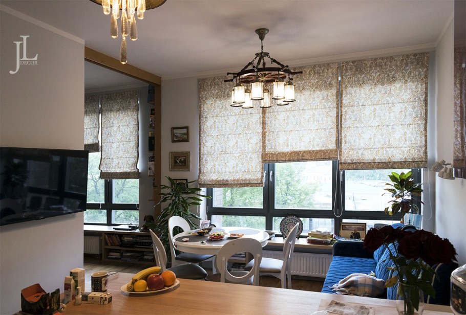 Римская штора в современном интерьере квартиры