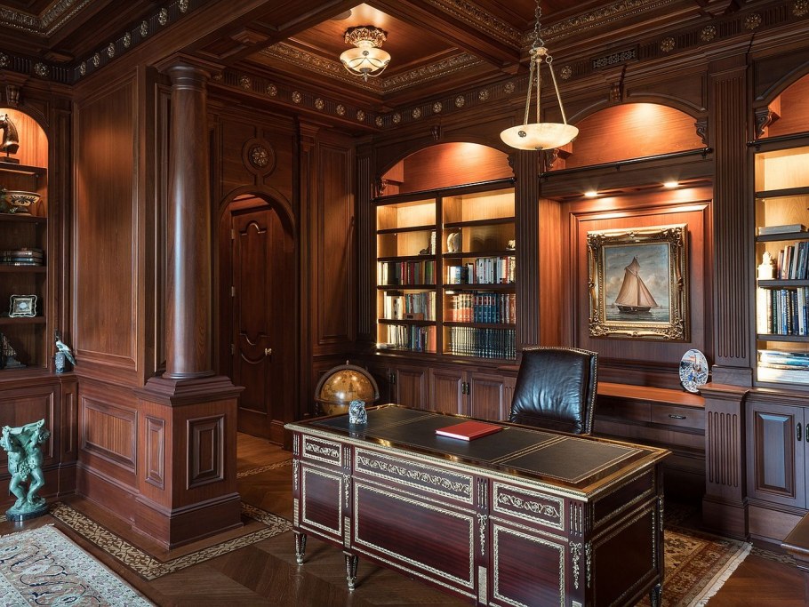 Интерьер кабинета в особняке