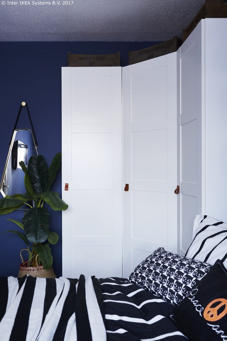 Синий шкаф купе