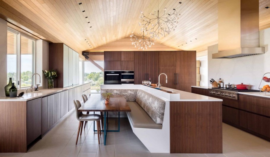 Серый деревянный потолок