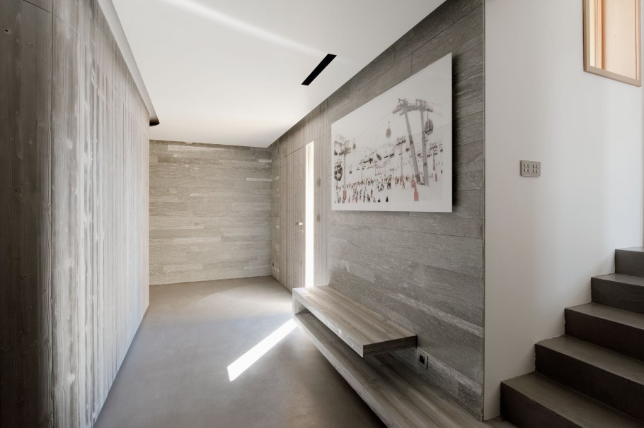 Коридор обшитый ламинатом