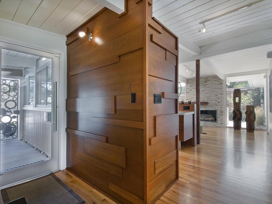 Прихожая в стиле лофт