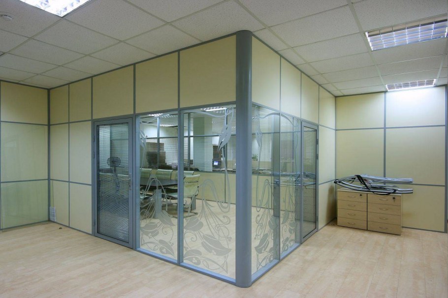 Цельностеклянных перегородок алт115