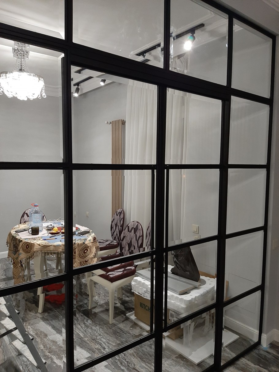 Цельностеклянные раздвижные перегородки