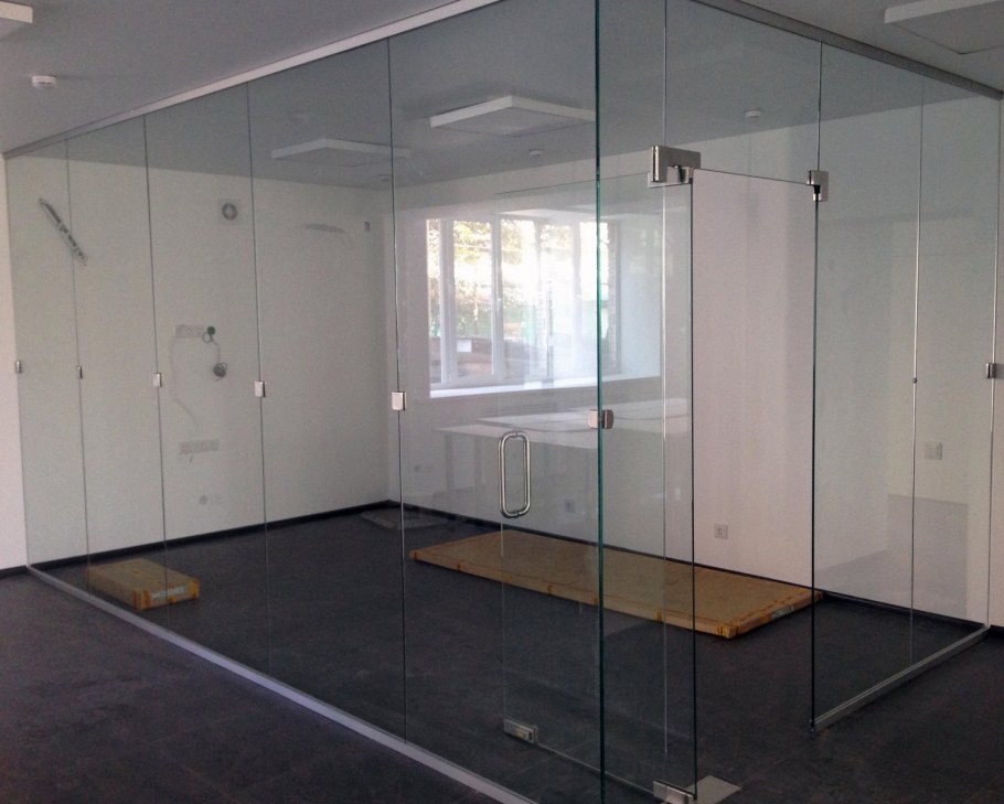 Стационарные цельностеклянные перегородки