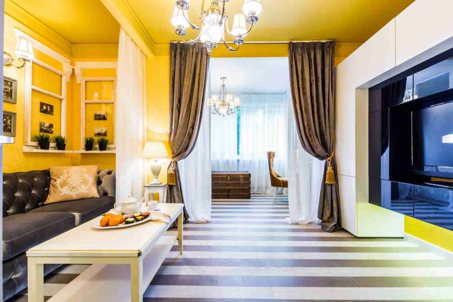 Жидкие обои желтые в интерьере