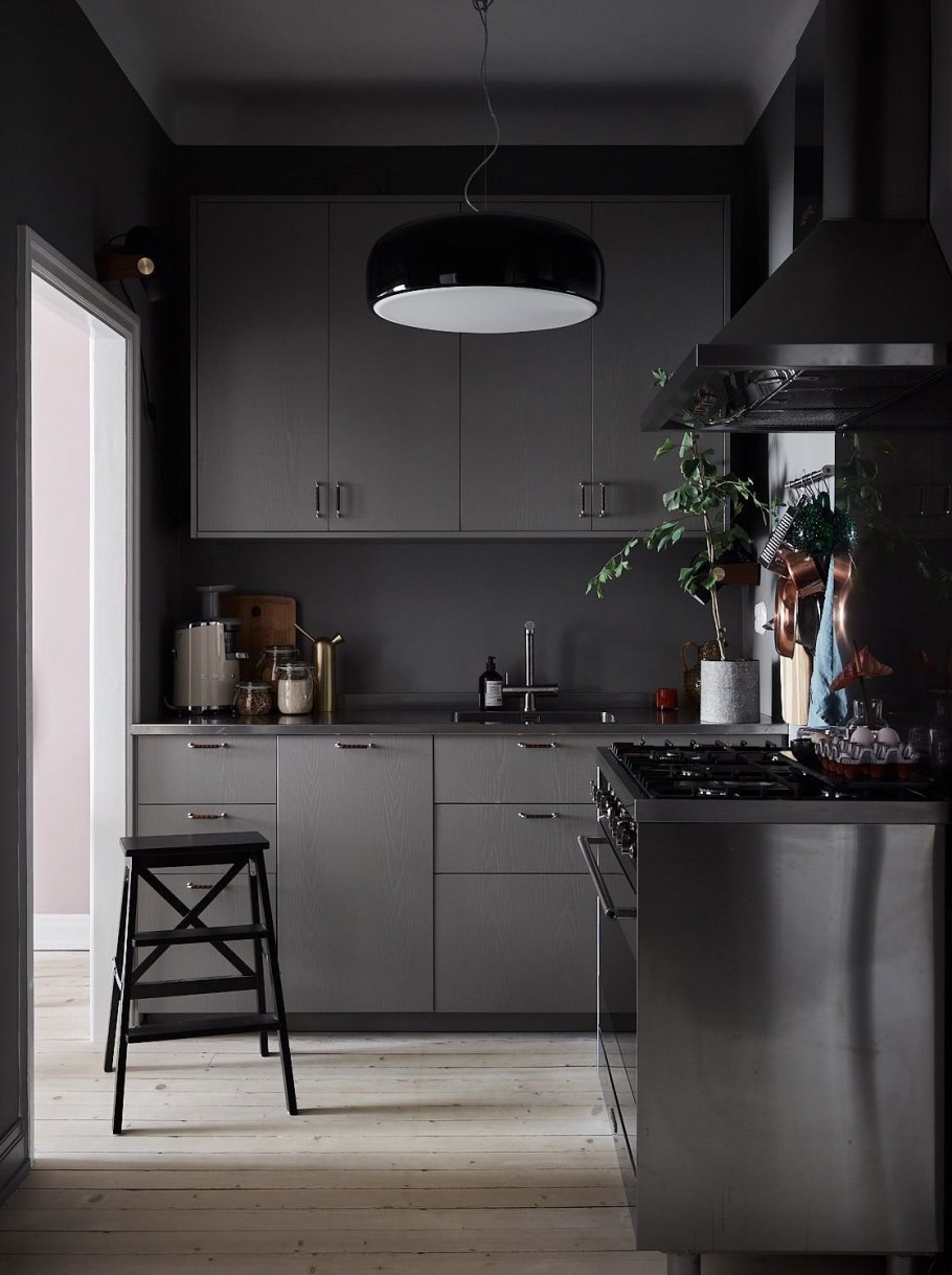 Кухня в темно сером цвете