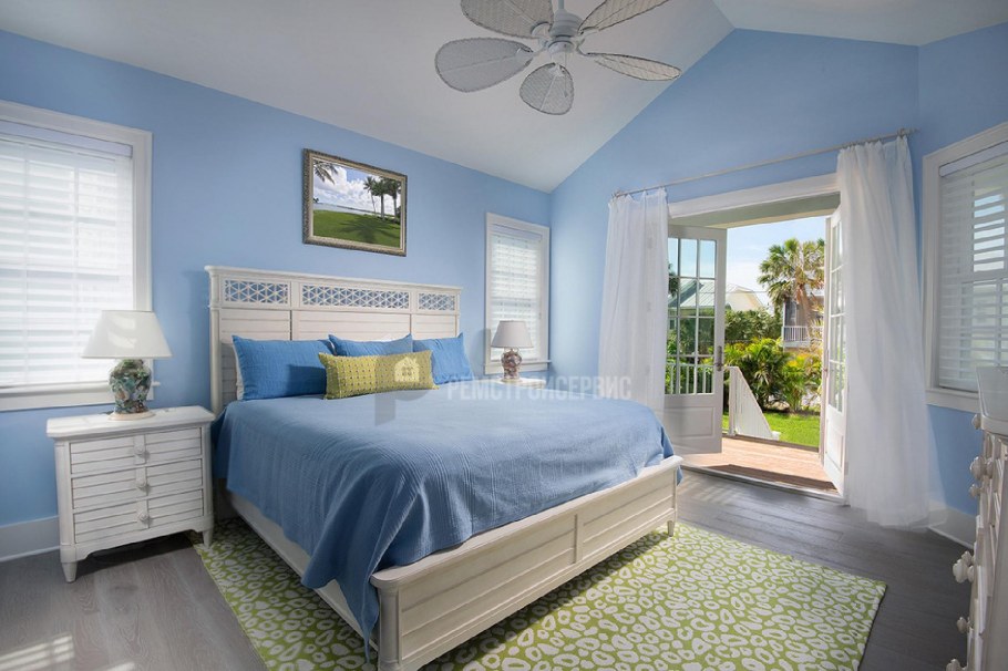 Лигхт Блуе интериор