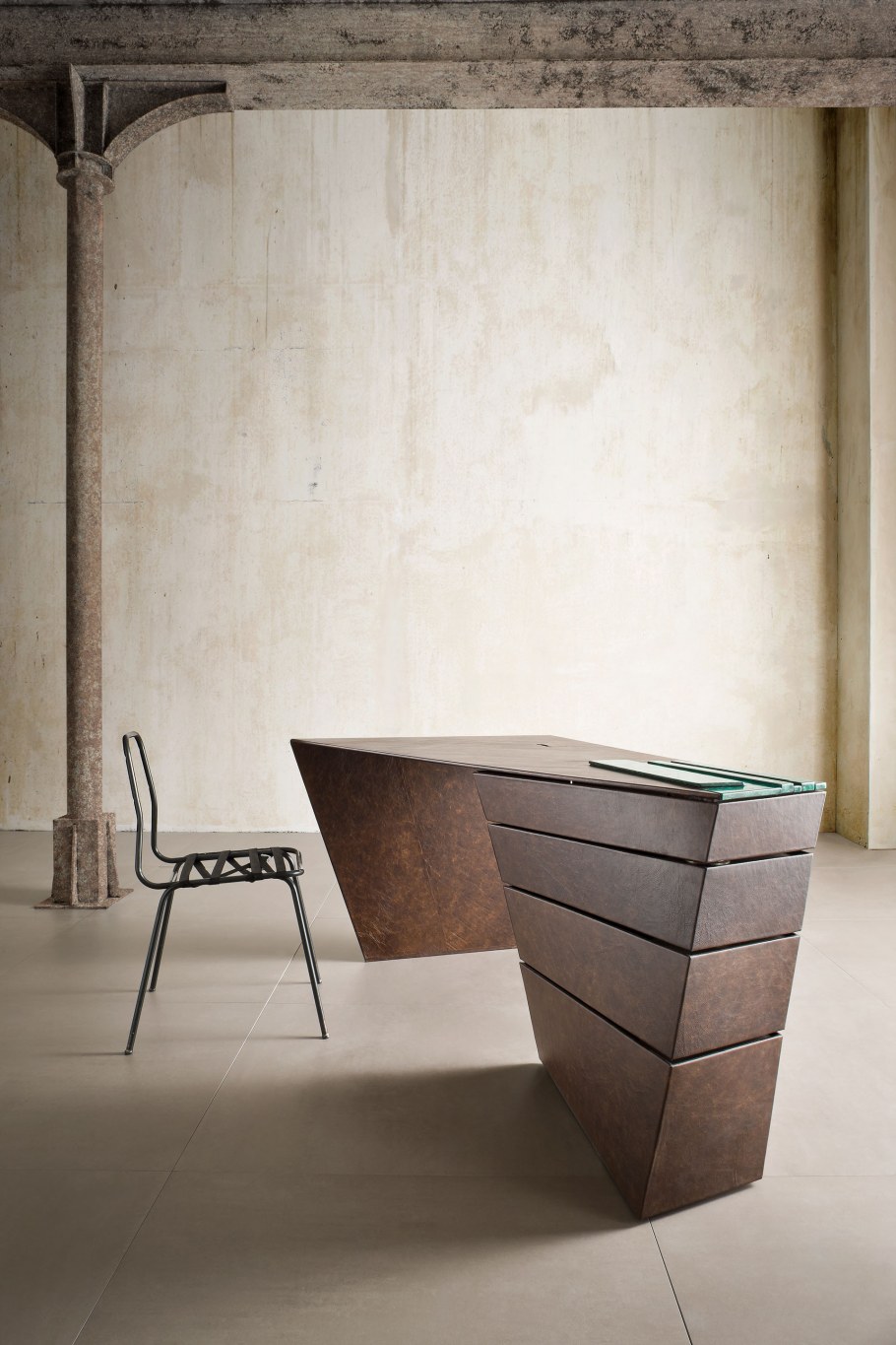 Креативный письменный стол