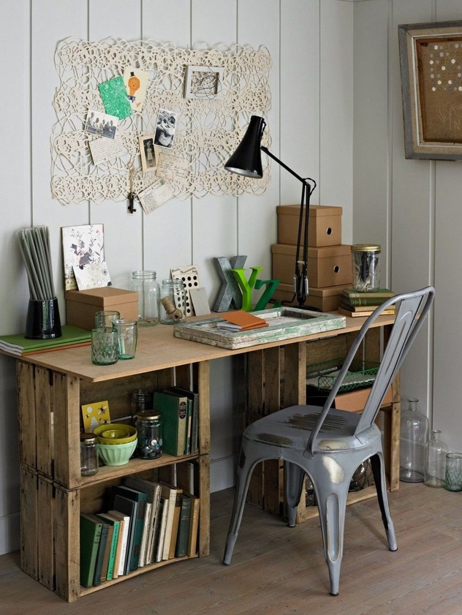 Письменный стол из ящиков