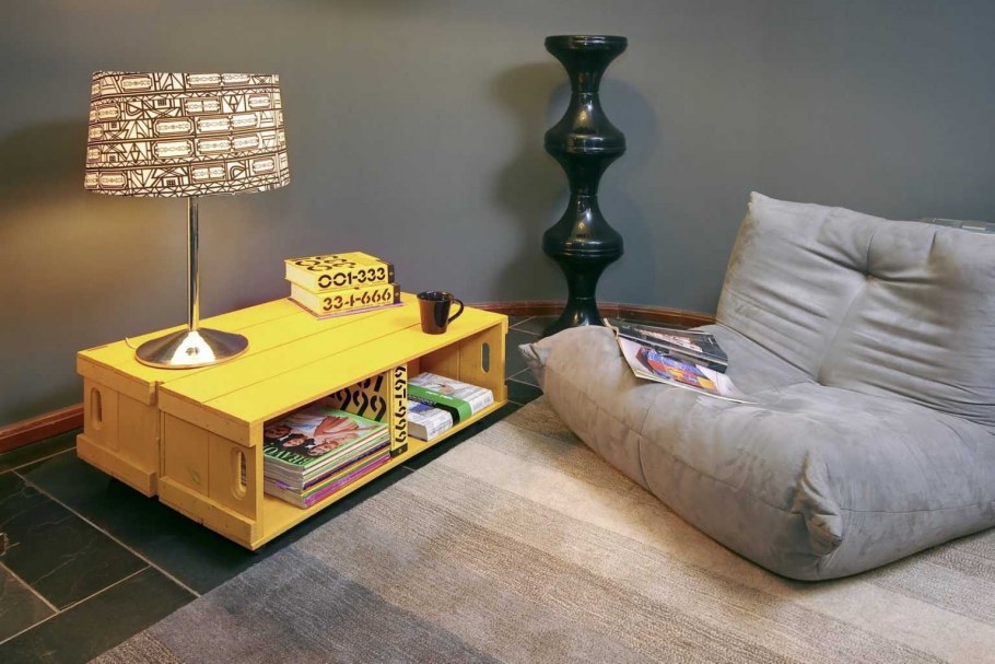 Журнальный столик из деревянных ящиков