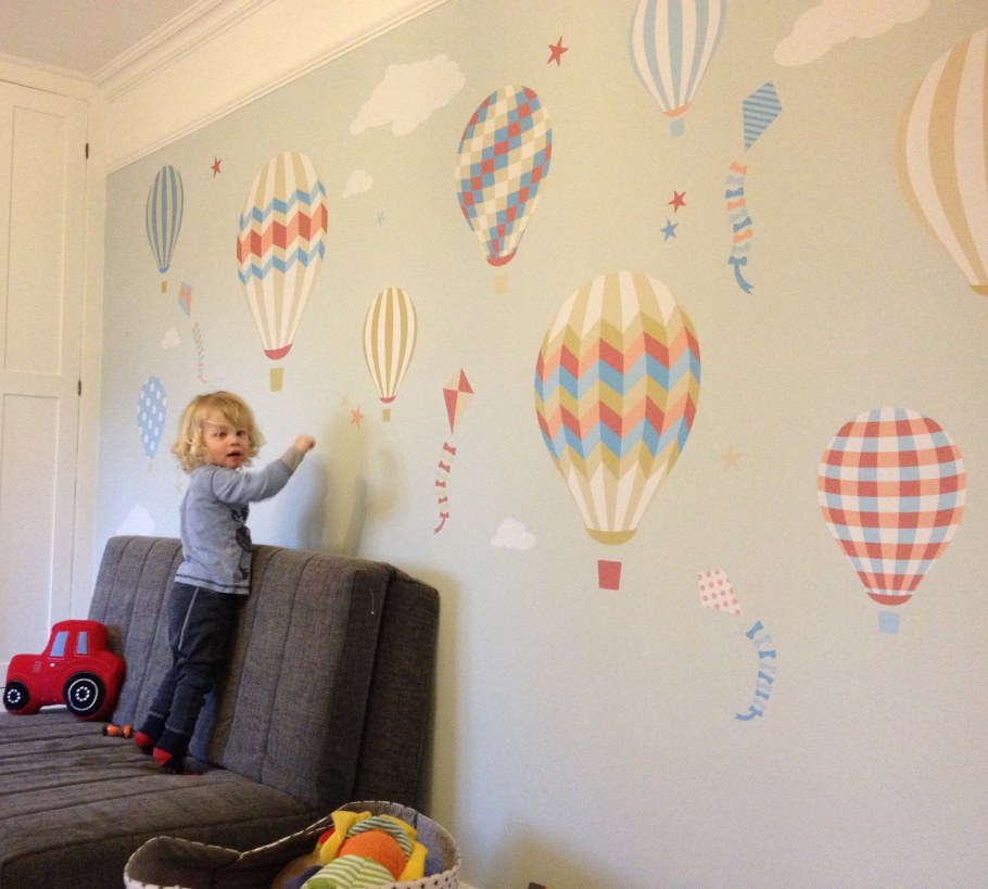 Интерьер детской с воздушными шарами