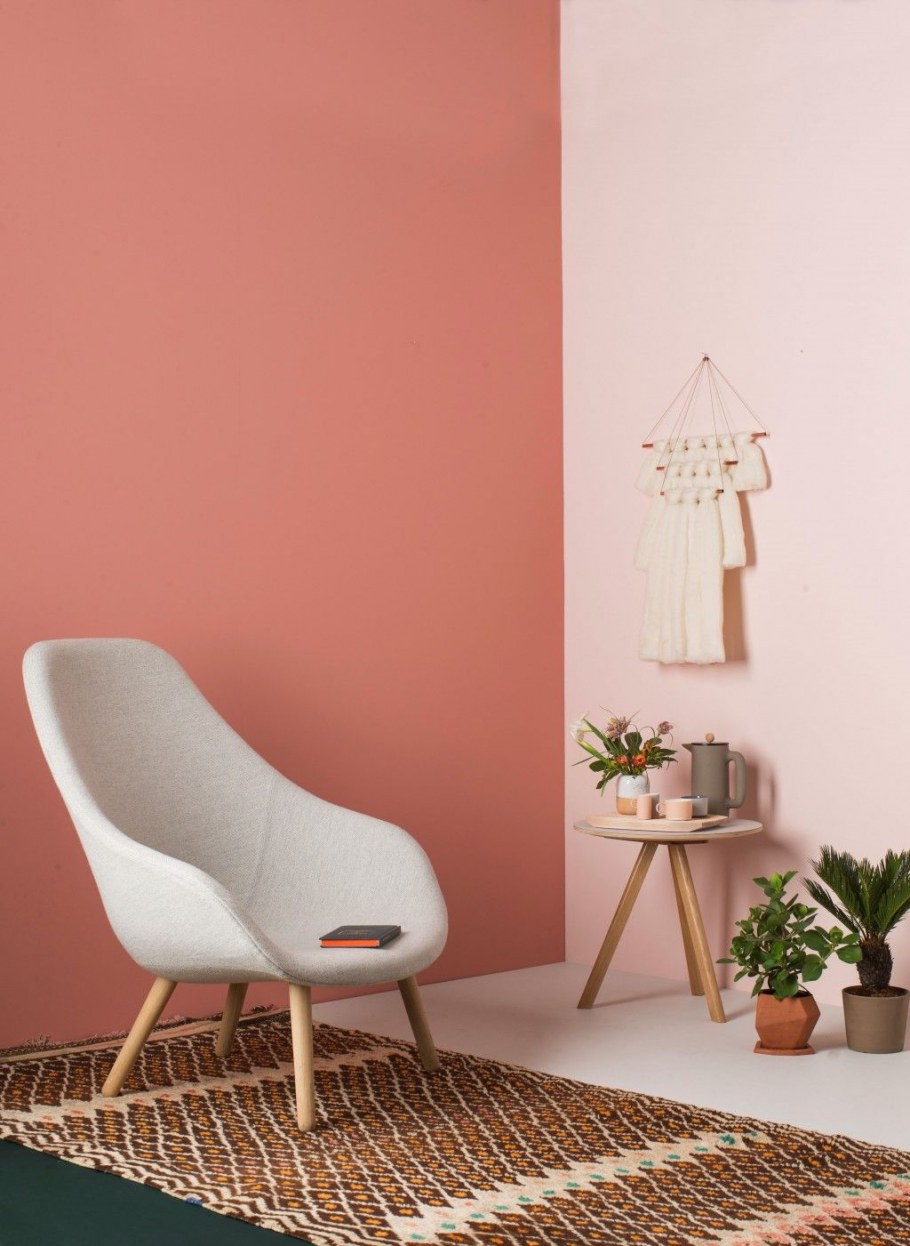 Бежевая краска для обоев под покраску