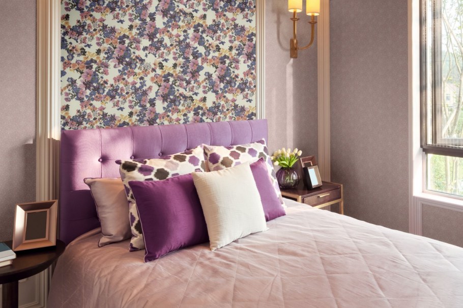 Комбинирование обоев в спальне