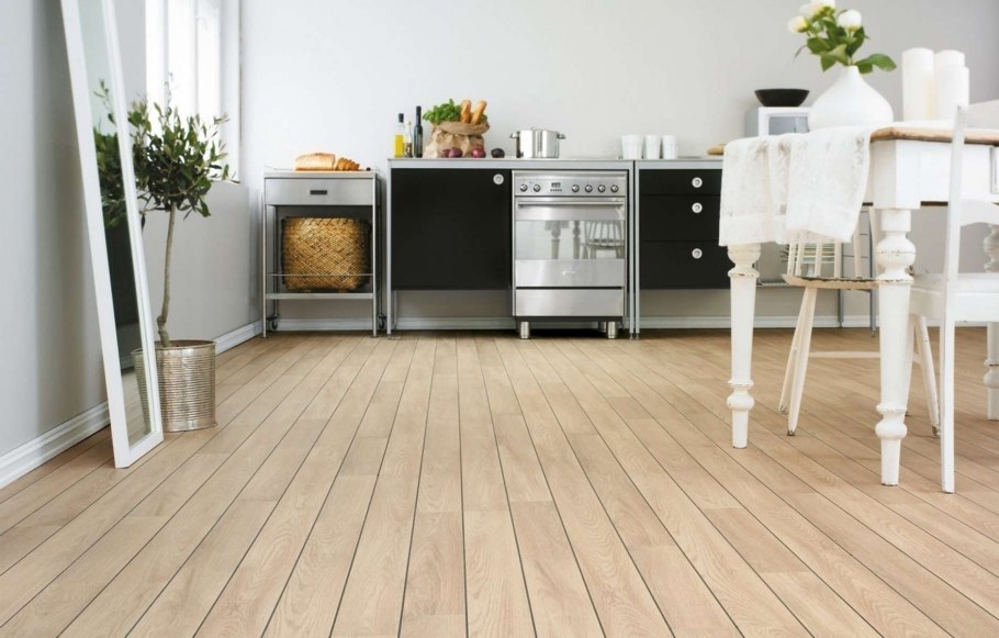 Палубная доска в интерьере квартиры