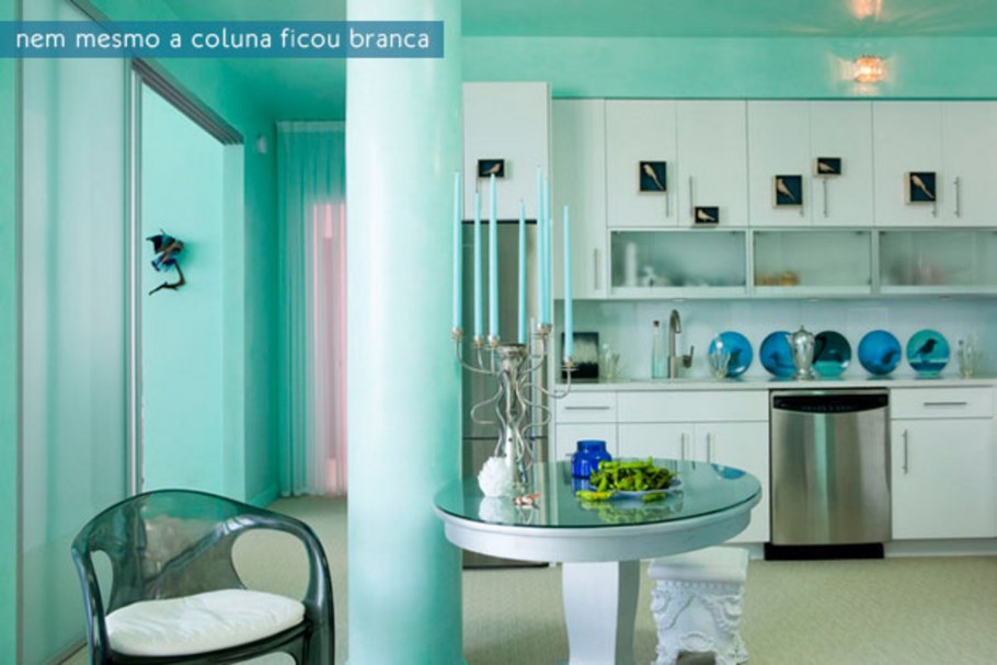 Зеленые обеденные стулья в интерьере