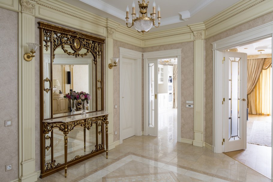 Интерьер холла в классическом стиле