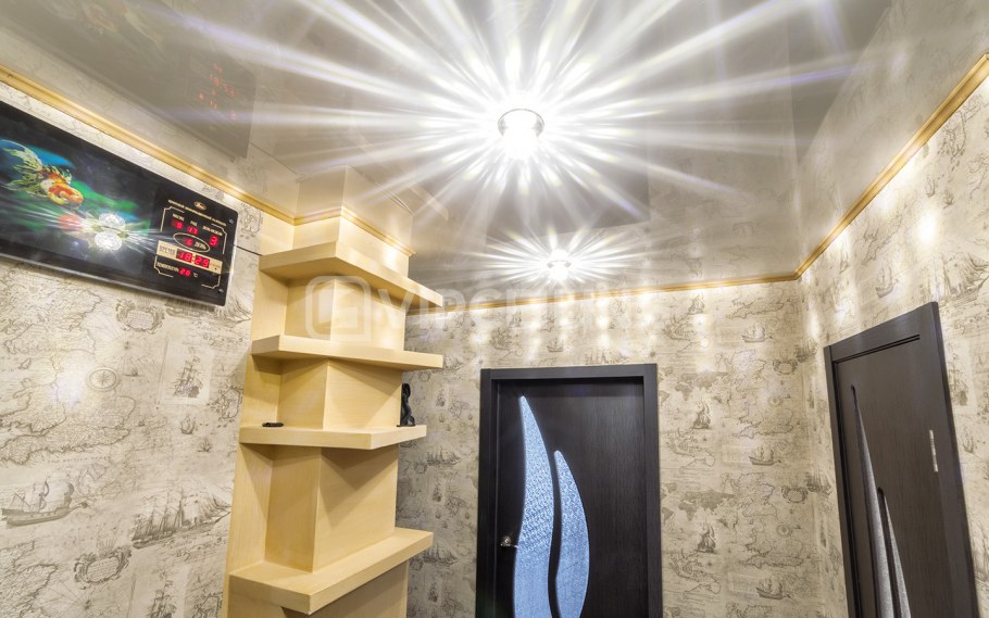 Потолок в коридоре