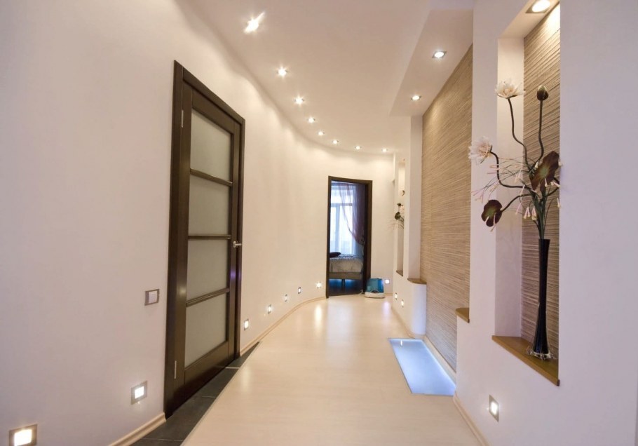 Подвесной потолок в коридоре