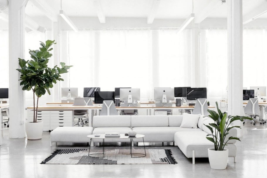 Офис в белом стиле
