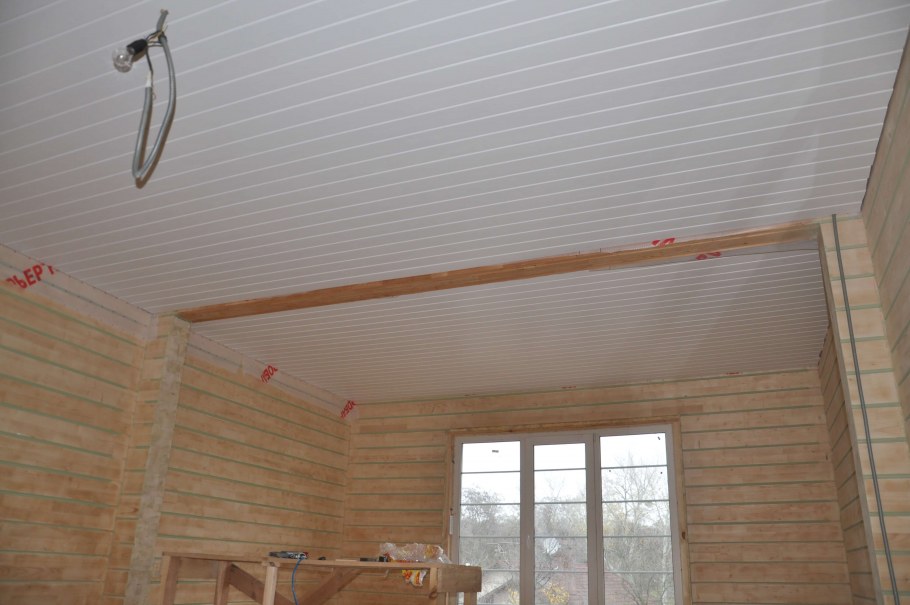Обшить потолок в частном доме фанерой