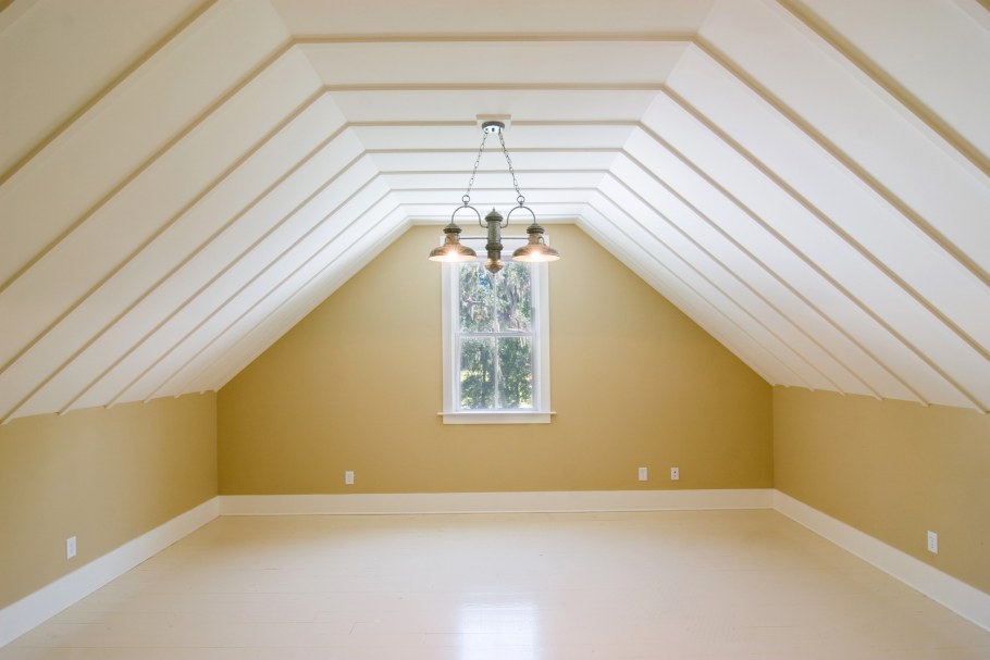 Подшивной деревянный потолок