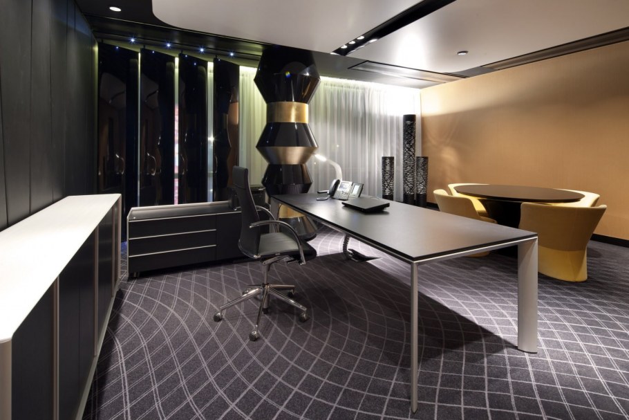 Черно белый интерьер офиса