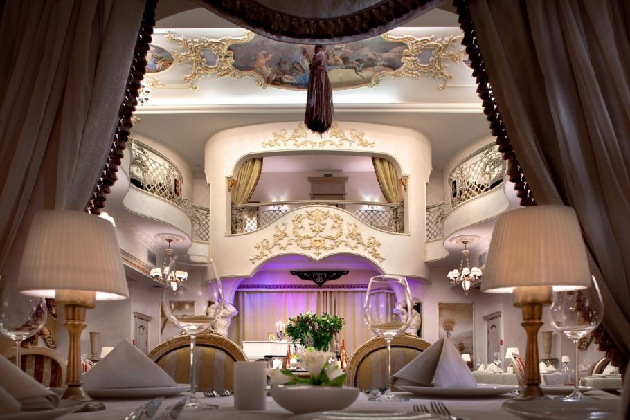 Шикарный интерьер кафе