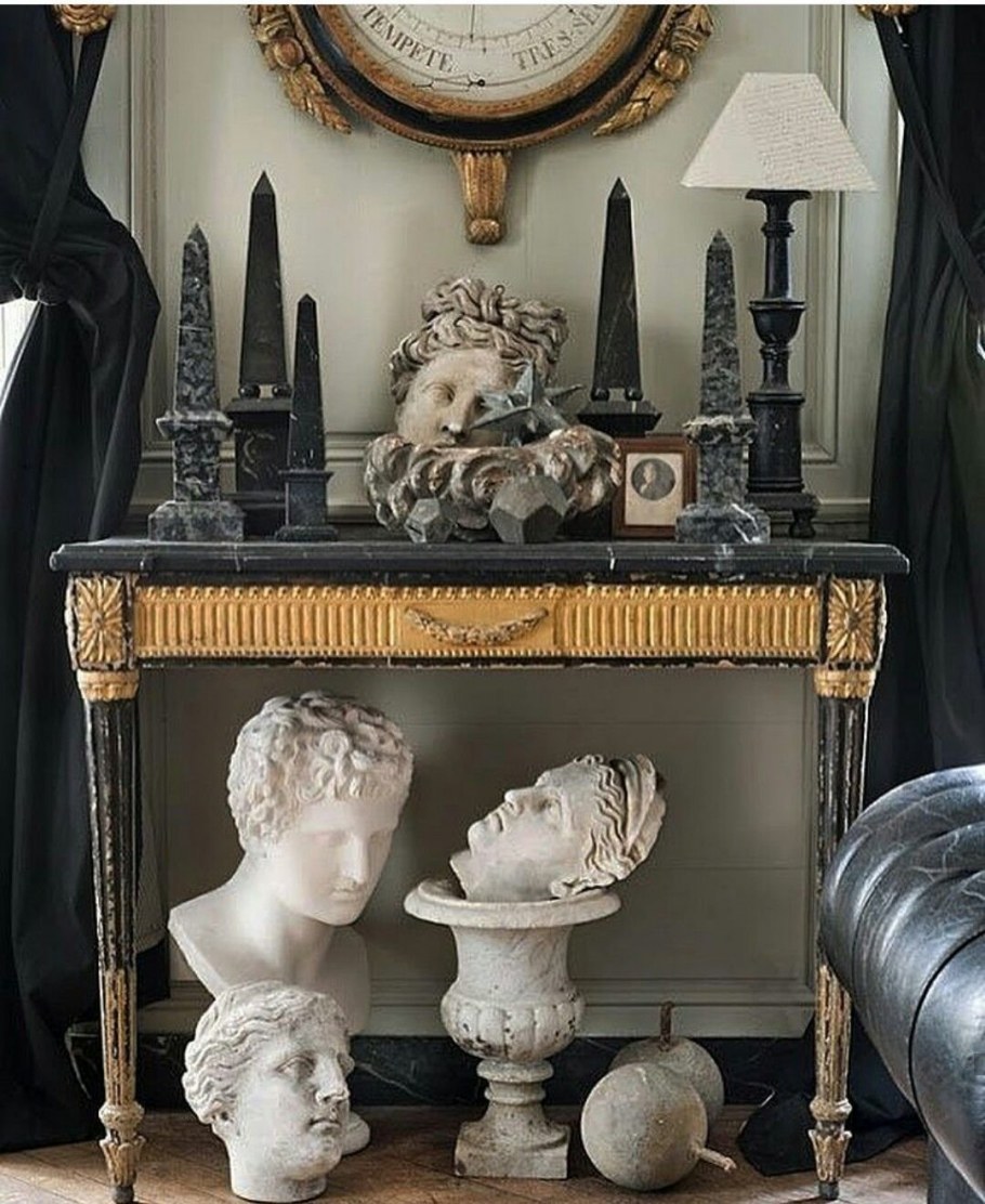 Статуэтки для интерьера гостиной