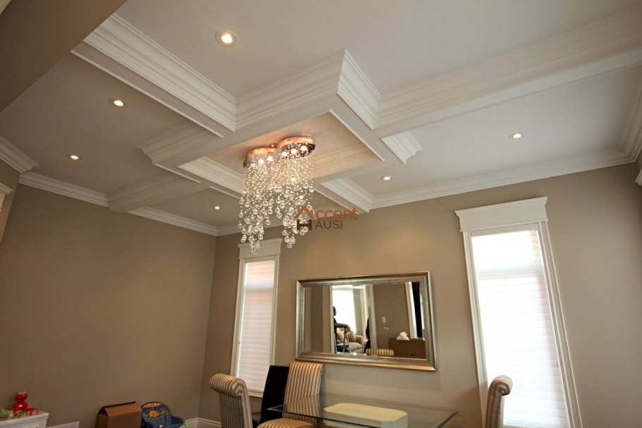 Натяжной потолок с балкой