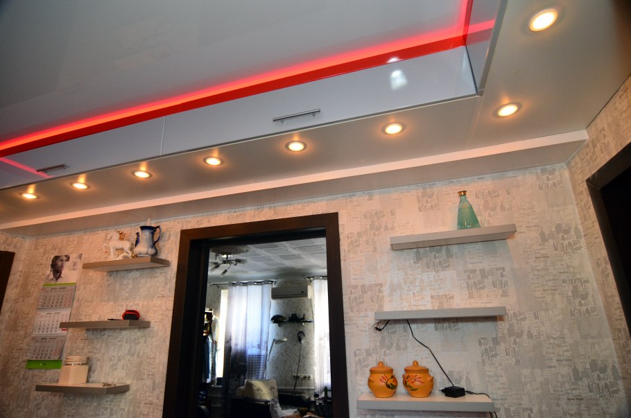 Натяжной потолок с несущей балкой