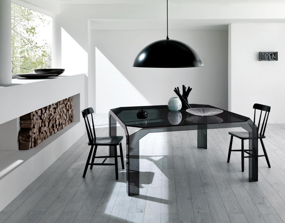 Современная люстра над столом