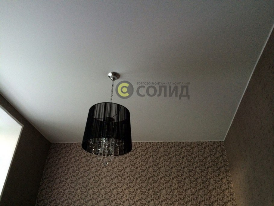 Одноуровневый матовый натяжной потолок