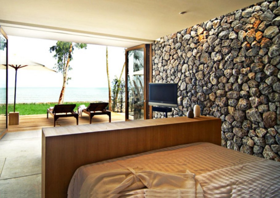 Стена из гальки в интерьере