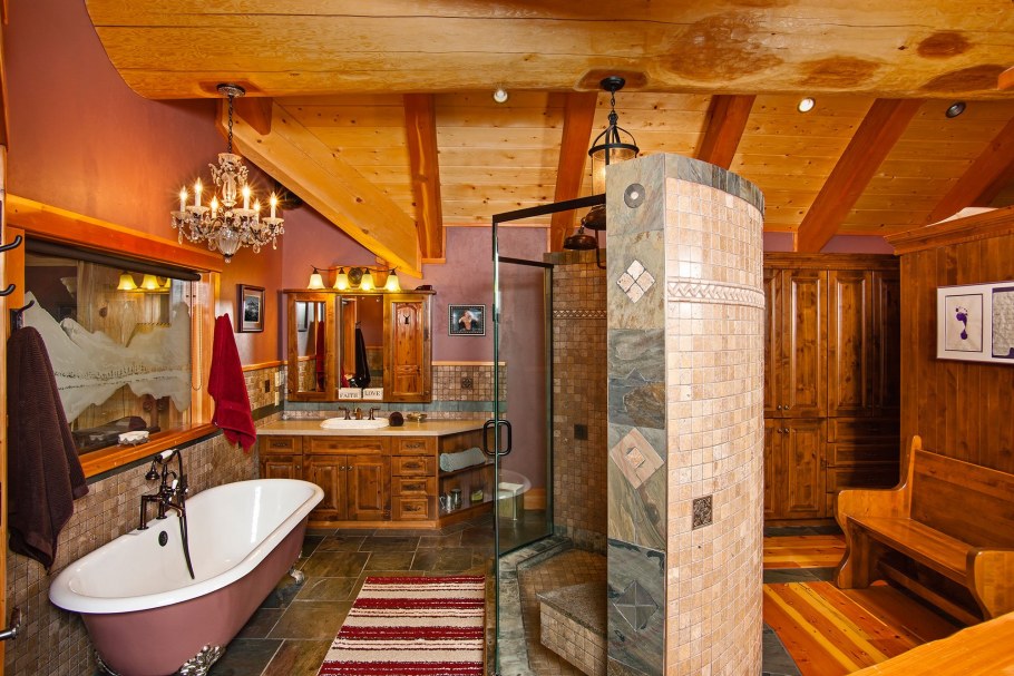 Ванная в доме из сруба