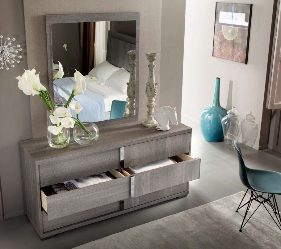 Консоль с зеркалом в прихожую